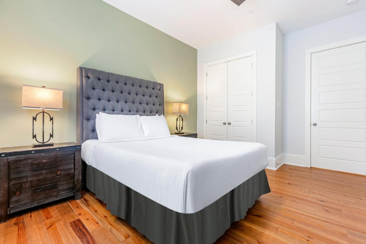 Appartement Hosteeva Chic Urban Retreat W Pool Steps To St Charles Ave And Near Bourbon St à La Nouvelle-Orléans Extérieur photo