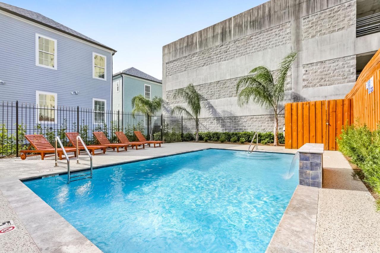 Appartement Hosteeva Chic Urban Retreat W Pool Steps To St Charles Ave And Near Bourbon St à La Nouvelle-Orléans Extérieur photo